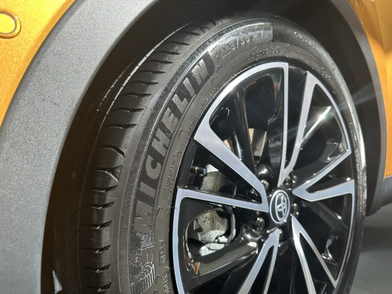 Prueba de frenado de neumáticos de verano 2024 de AUTO BILD: Una reñida competición entre contendientes