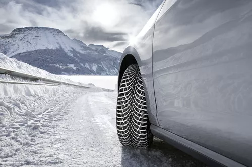 GoodYear UltraGrip 9+ Miniatura 5616x3744