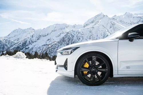 Pirelli P Zero Winter 2 Miniatura 3840x2555